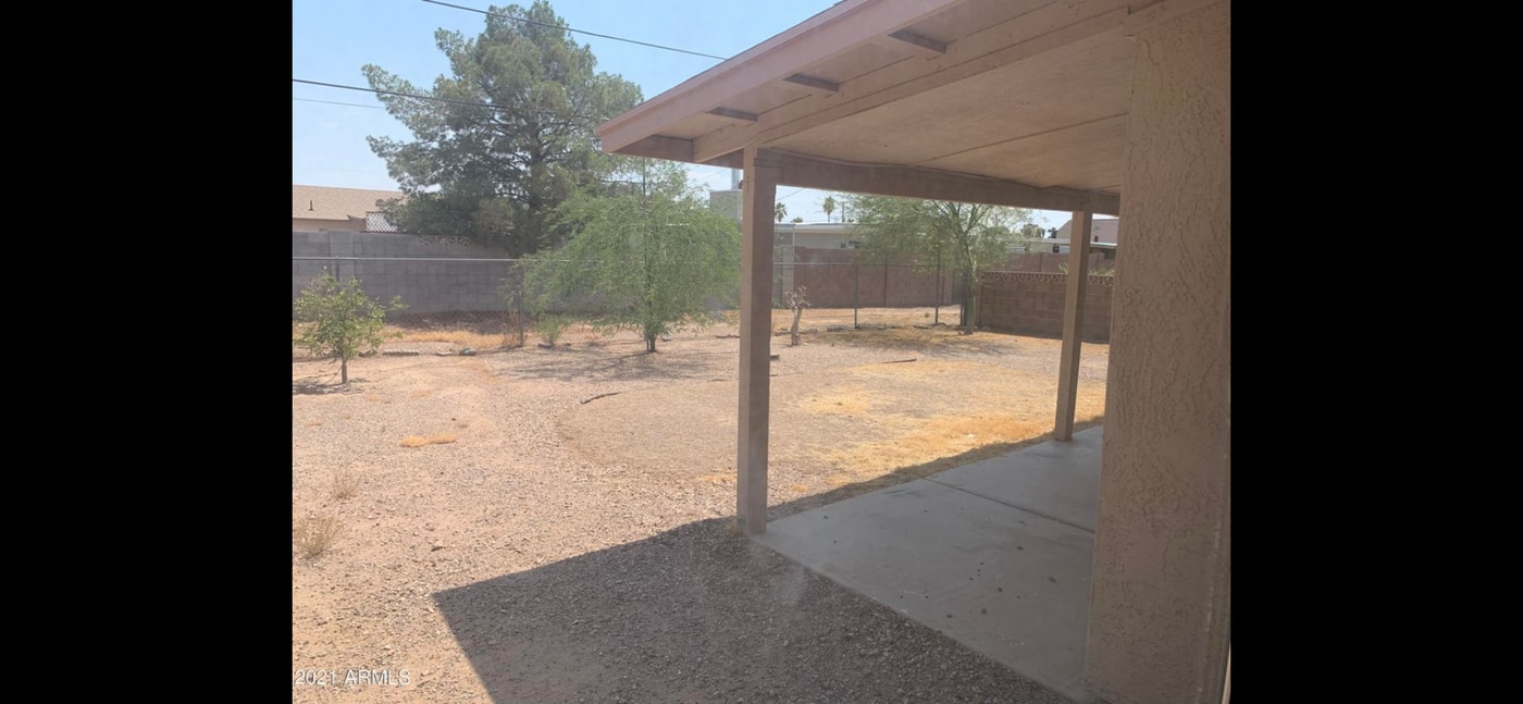 8995 W Pineveta Dr in Arizona City, AZ - Building Photo