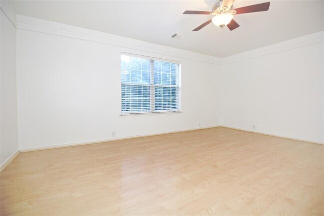17627 S Summit Canyon Dr in Houston, TX - Building Photo - Building Photo