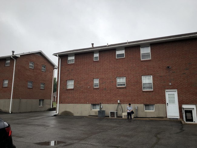 Canterbury in Independence, MO - Foto de edificio - Building Photo