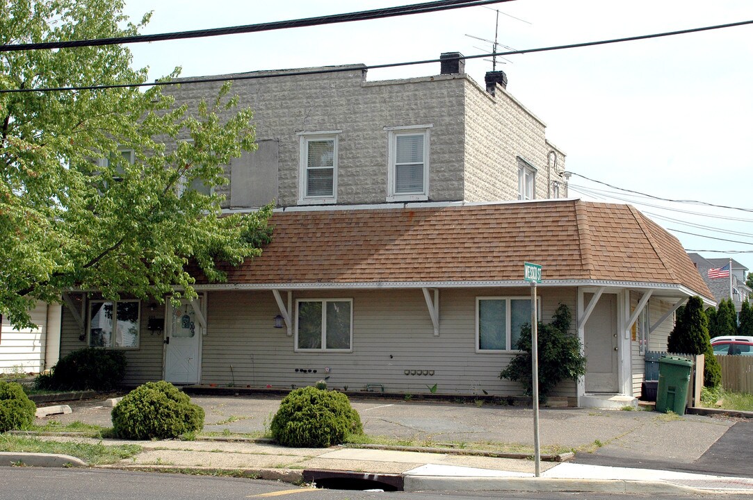 495 S Pine Ave in Union Beach, NJ - Foto de edificio