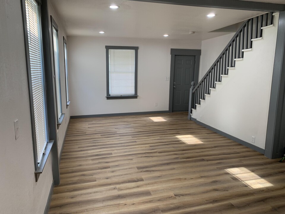 605 W 1st St in Aberdeen, WA - Building Photo