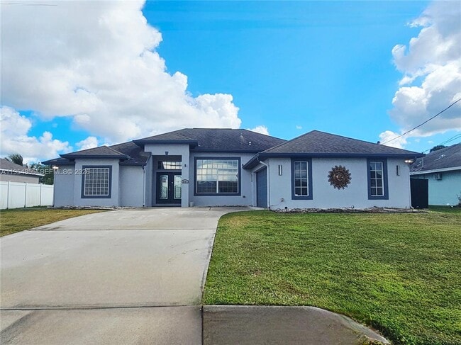 2161 SW Imperial St in Port St. Lucie, FL - Building Photo - Building Photo