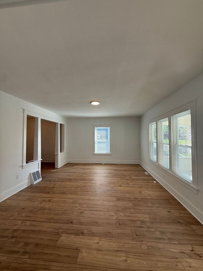 19 N May St in Aurora, IL - Building Photo - Building Photo