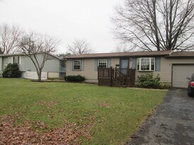 597 Aurora Dr in Youngstown, OH - Building Photo