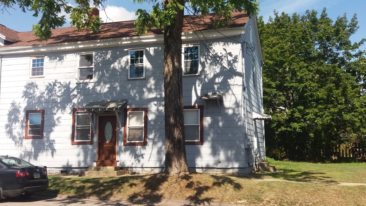 247 Main St in Clarion, PA - Building Photo