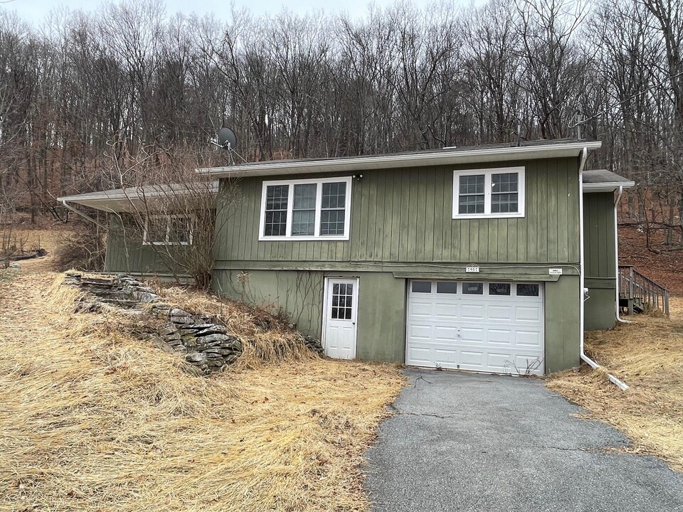 95 Old Mountain Rd in Port Jervis, NY - Building Photo