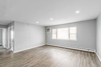 Princeton Apartments in Claymont, DE - Foto de edificio - Interior Photo