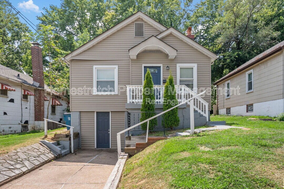 7122 Dawson Pl in Jennings, MO - Building Photo