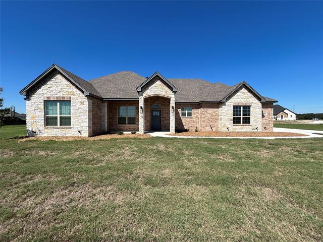 1025 Katie Ct in Azle, TX - Building Photo