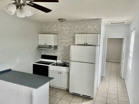 125 S Central Ave, Unit B in Eureka, MO - Building Photo