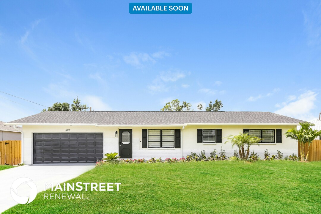 13567 Drysdale Ave in Port Charlotte, FL - Building Photo