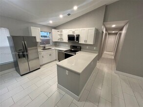 1724 NW 1st Pl in Miami, FL - Building Photo - Building Photo