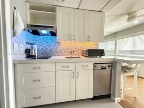 9920 Collins Ave in Bal Harbour, FL - Building Photo - Building Photo