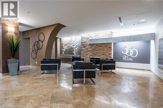 360 Pearl St in Burlington, ON - Building Photo - Building Photo