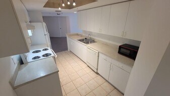 4197 N Haverhill Rd in West Palm Beach, FL - Building Photo