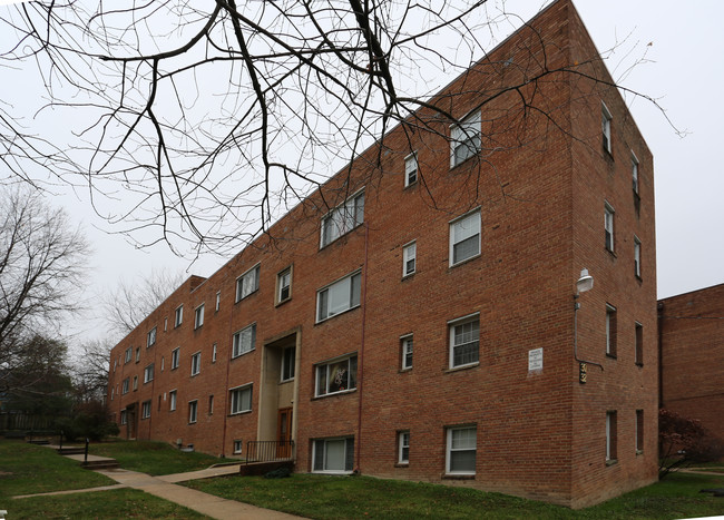 Carroll Gardens Apartments in Takoma Park, MD - Building Photo - Building Photo