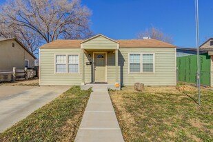 2014 37th St in Lubbock, TX - Building Photo