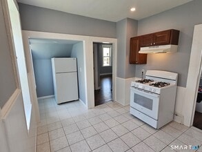 301 Roosevelt Dr in Derby, CT - Building Photo - Building Photo