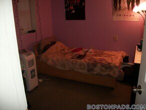 833 Beacon St, Unit B in Boston, MA - Foto de edificio - Building Photo