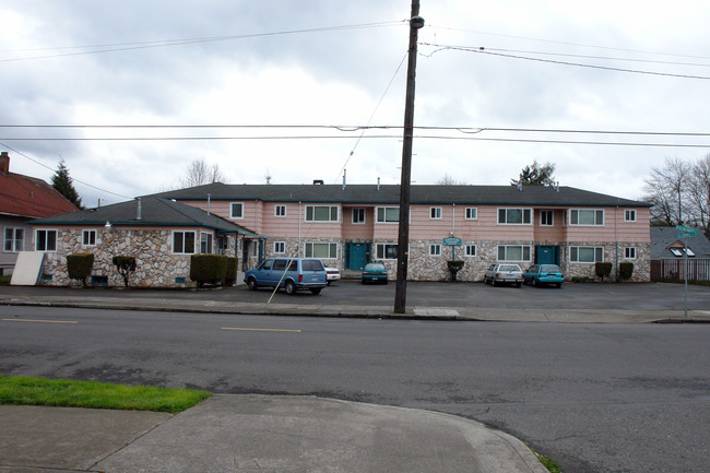 Forest Court Apartments in Portland, OR - Foto de edificio - Building Photo