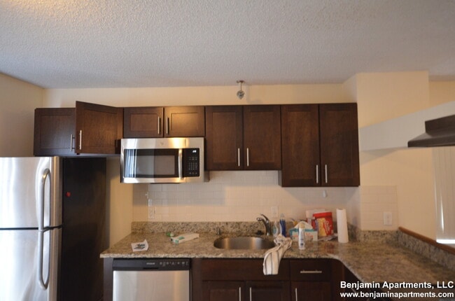 150 North Beacon St, Unit B3 in Boston, MA - Building Photo - Building Photo