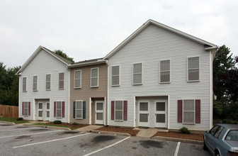 Woodland Village Apartments in Greensboro, NC - Building Photo - Building Photo