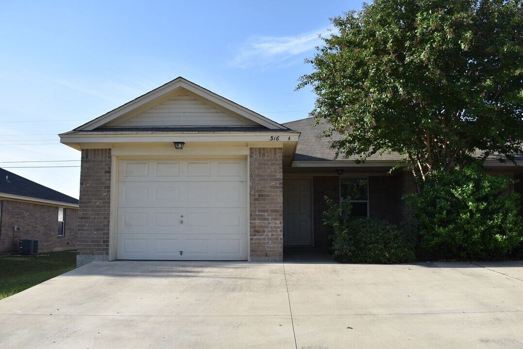 504 S Juanita Dr in Harker Heights, TX - Building Photo