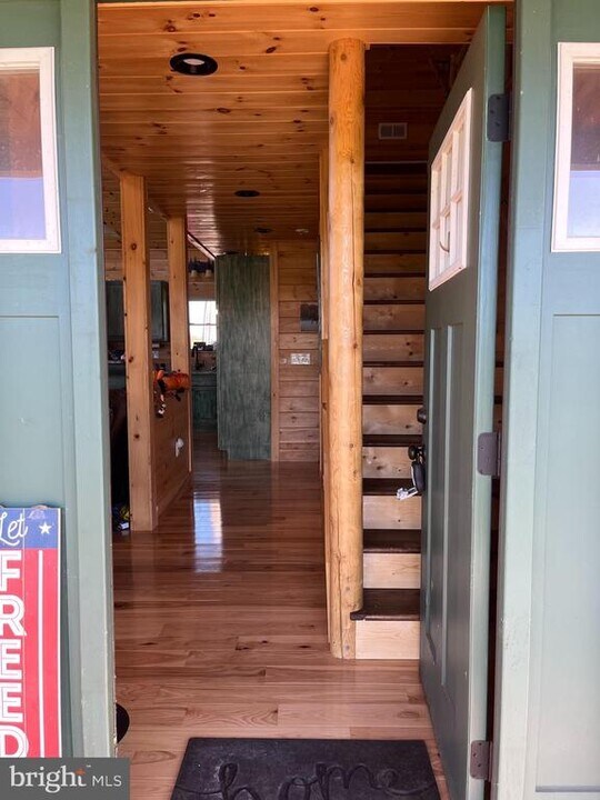 4464 Leetown Rd in Summit Point, WV - Building Photo