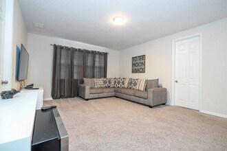 9035 Sunshine Ridge Loop in Kissimmee, FL - Building Photo - Building Photo