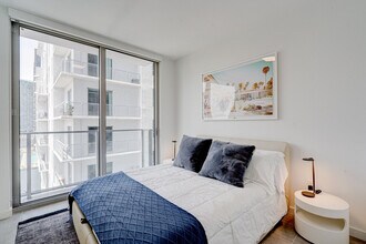 300 NE 2nd Ave, Unit SI ID1058673P in Miami, FL - Foto de edificio - Building Photo