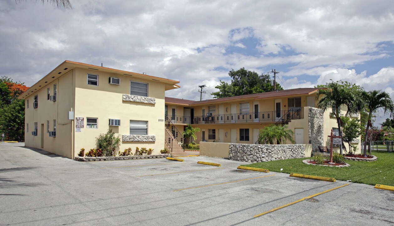 2000 Ludlam Rd in Miami, FL - Foto de edificio