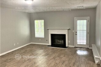 2293 Creel Rd in College Park, GA - Foto de edificio - Building Photo