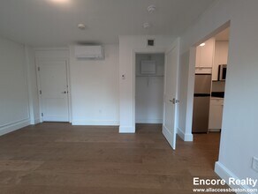 1200 Massachusetts Ave in Cambridge, MA - Foto de edificio - Building Photo