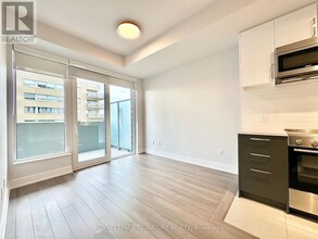 2525 Bathurst St in Toronto, ON - Building Photo - Building Photo