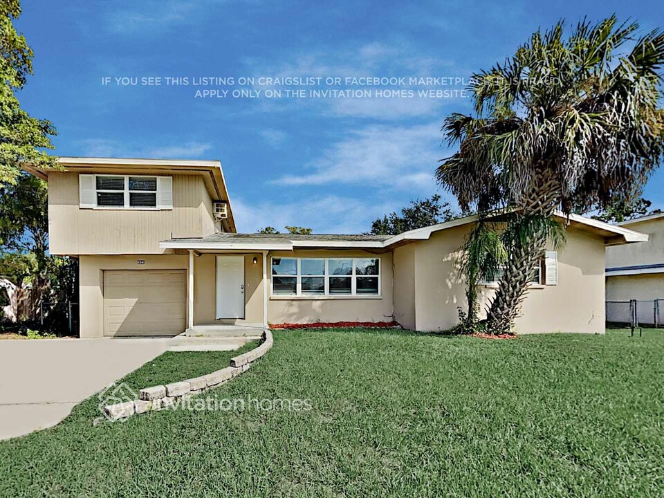 8541 Jacaranda Ave in Seminole, FL - Building Photo