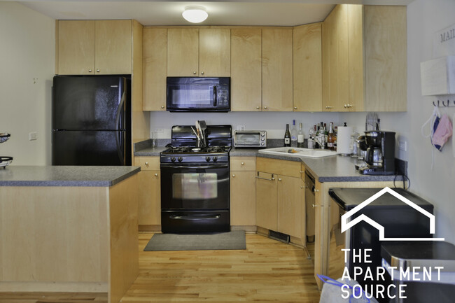 1446 N Leavitt St, Unit 1F
