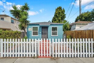 2174 Bacon St in San Diego, CA - Building Photo