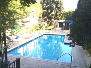 976 Larrabee St, Unit 227 in West Hollywood, CA - Foto de edificio - Building Photo