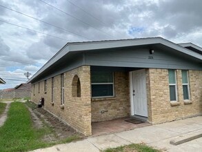 2231 2nd St in Eagle Pass, TX - Foto de edificio - Building Photo