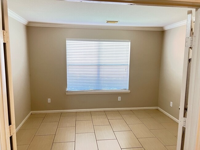 2030 Waverly Glend Dr