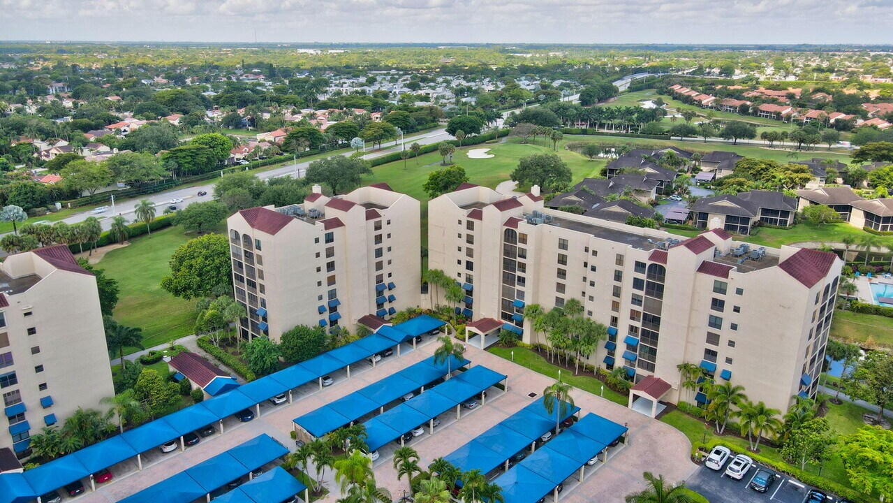 7578 Regency Lake Dr in Boca Raton, FL - Building Photo