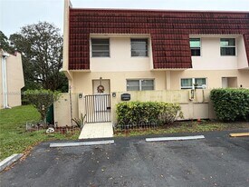 3962 Inverrary Dr in Lauderhill, FL - Building Photo