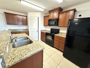 5673 Elsinore Way in Lakeland, FL - Building Photo - Building Photo