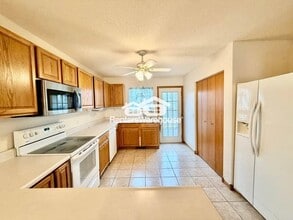 495 S 51st St in West Des Moines, IA - Foto de edificio - Building Photo