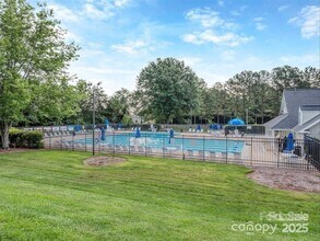8715 Parkchester Dr in Charlotte, NC - Building Photo - Building Photo