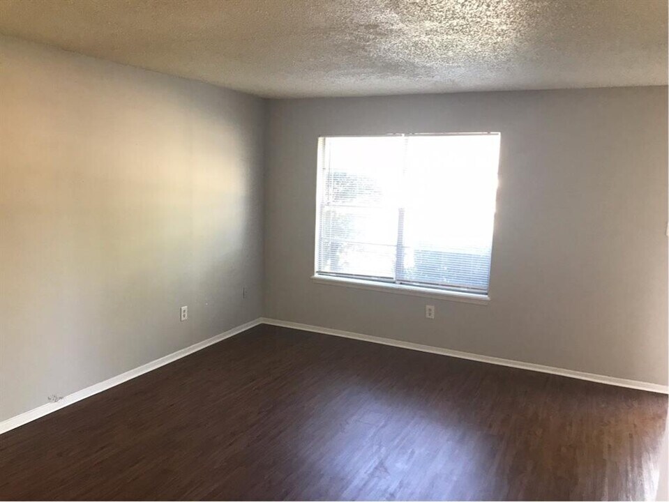 441 SW Thomas St-Unit -D in Burleson, TX - Building Photo