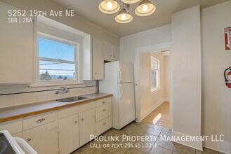 5252 19th Ave NE in Seattle, WA - Building Photo - Building Photo