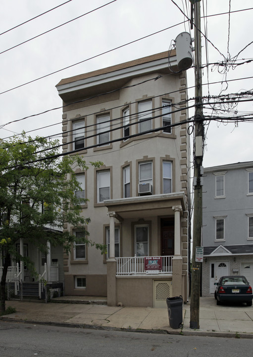 164 Prospect Ave in Bayonne, NJ - Building Photo