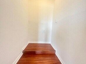 2743 San Marino St in Los Angeles, CA - Building Photo - Building Photo