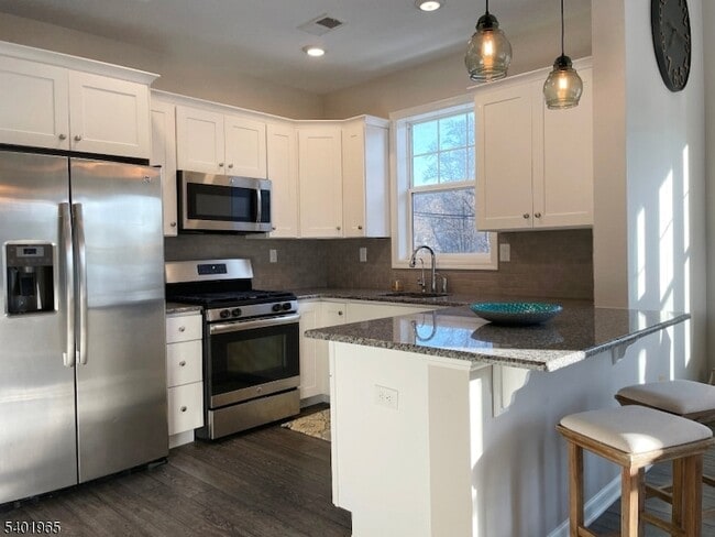 5 W River Styx Rd in Hopatcong, NJ - Foto de edificio - Building Photo